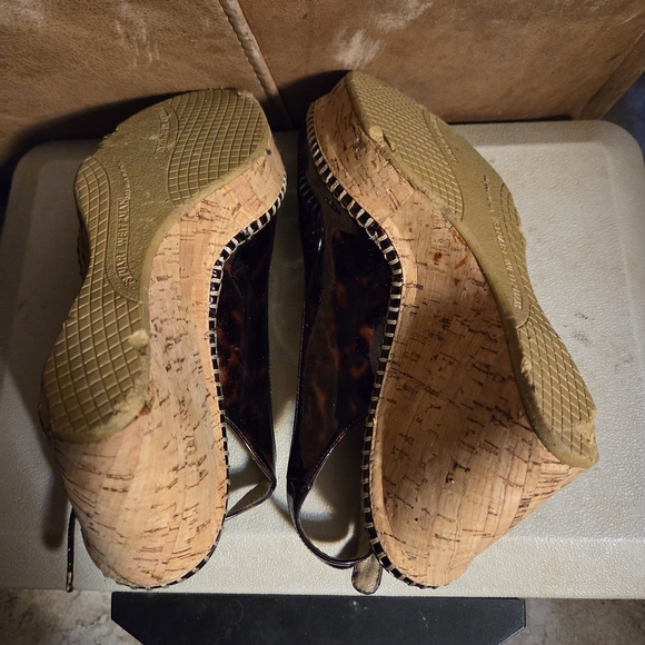 STUART WEITZMAN Stylish Women's Wedge Sandals - Picture 2 of 3